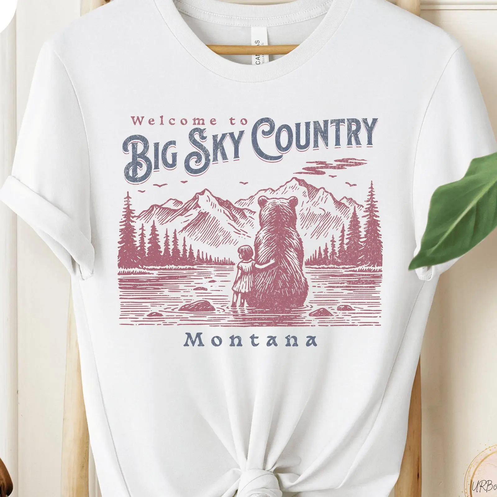 Outdoor Adventure Vacations - T-shirt Big Sky Country Montana Bear